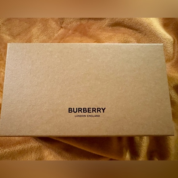 NWT BURBERRY Black Vintage Sunglasses - Picture 2 of 11